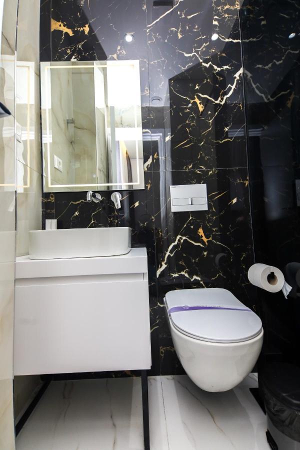 N Hotel City Center By Noshi ติรานา ภายนอก รูปภาพ